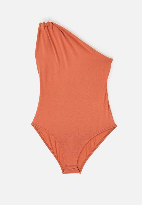 VELVET - Twist shoulder strappy bodysuit -  red ochre