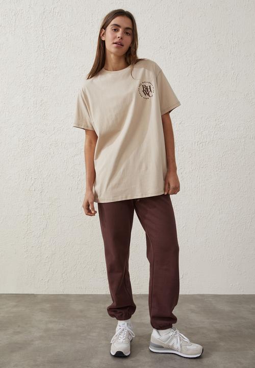 Cotton On - Active graphic tshirt - sesame wellness crest