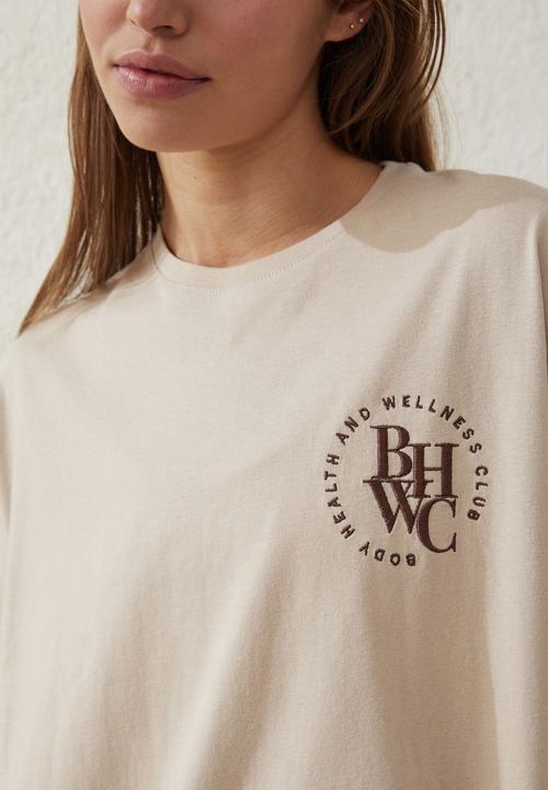 Cotton On - Active graphic tshirt - sesame wellness crest