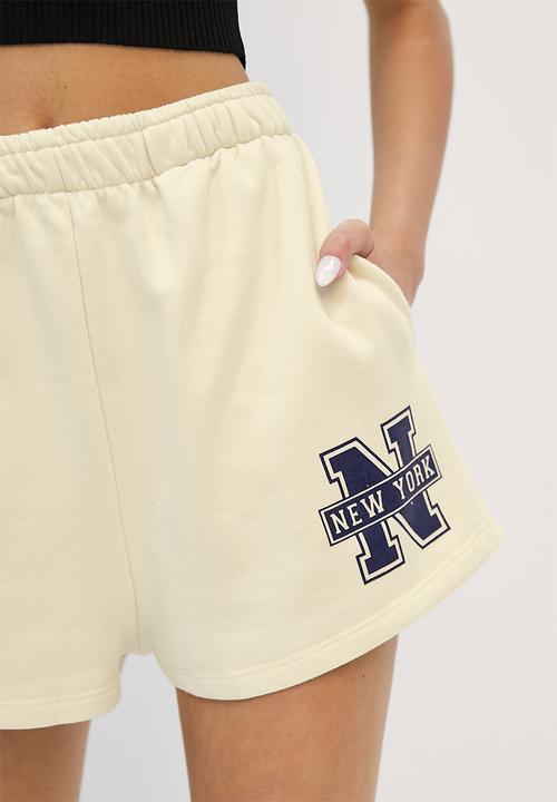 Blake - Fleece short w graphic - cream