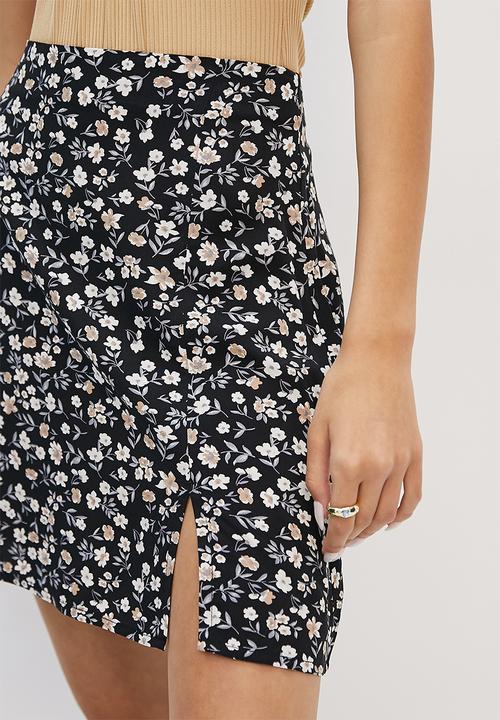 Blake - Aline mini skirt with side slit - black
