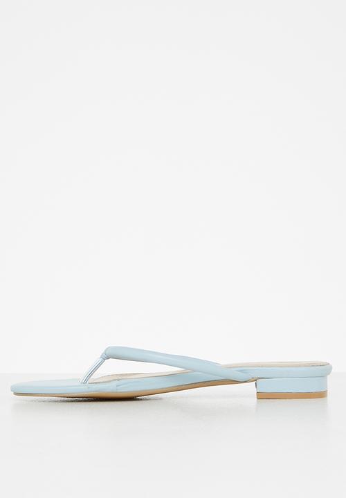 edit - Puffy round toe sandal - blue