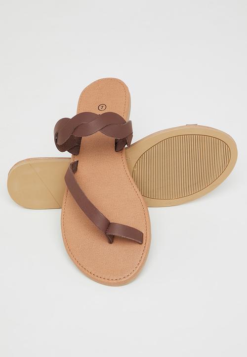 edit - Mika toe post sandal - brown