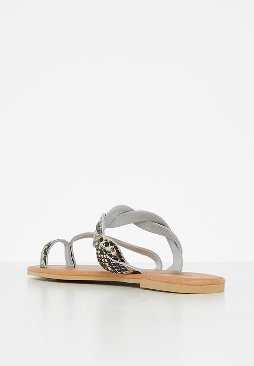 edit - Mika toe post sandal - stone & black