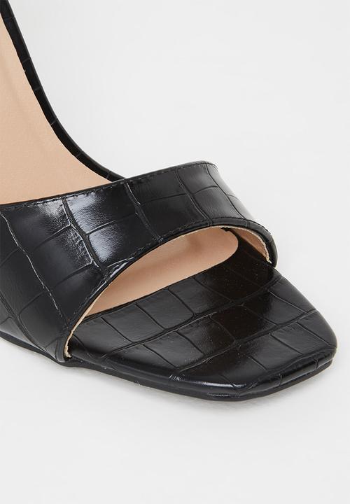 Madison® - Avis barely there block heel - black