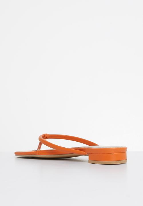 edit - Puffy round toe sandal - orange
