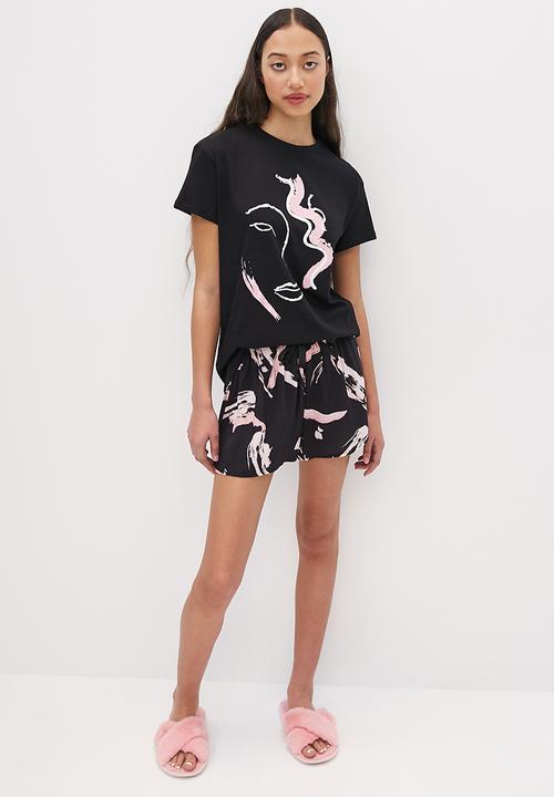 Superbalist - Shorts & tee set - black & pink brushstroke