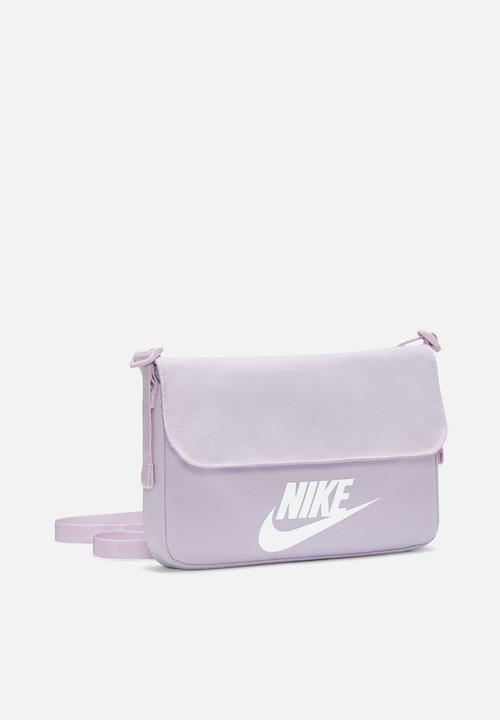 Nike - Nike sportswear - doll & white