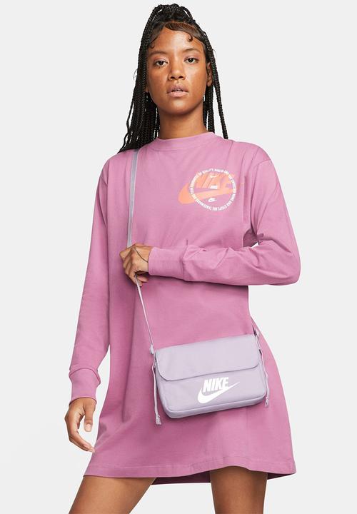 Nike - Nike sportswear - doll & white