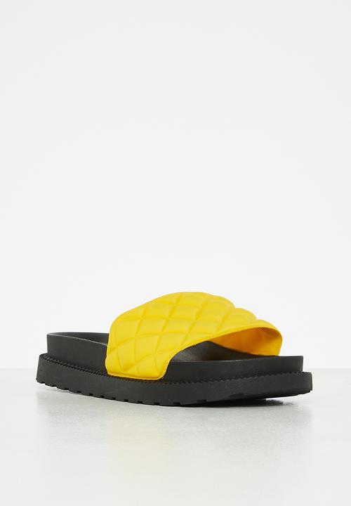 Seduction - Quilted flatform slide - mustard