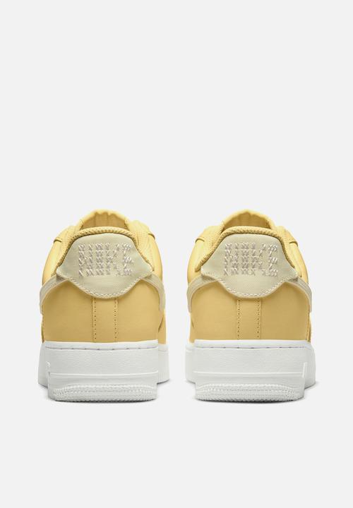 Nike - Nike air force 1 '07 ess - lemon drop/coconut milk-summit white