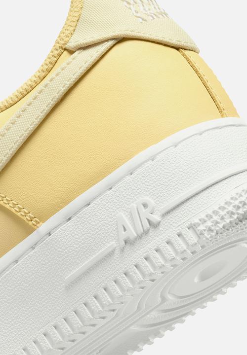 Nike - Nike air force 1 '07 ess - lemon drop/coconut milk-summit white