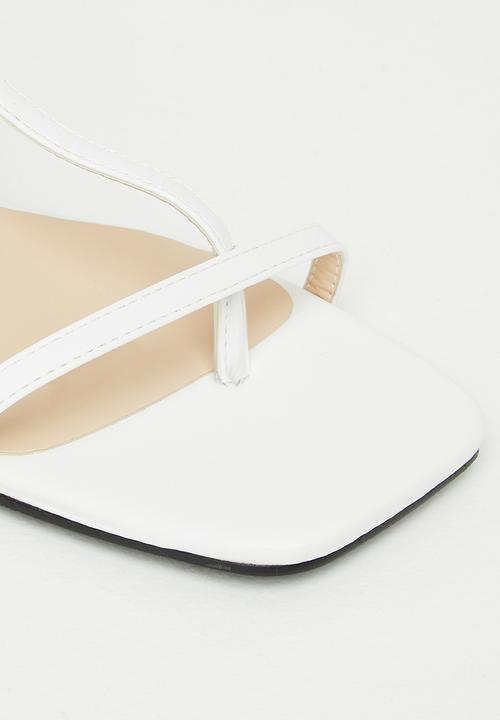 Seduction - Barely there slingback block heel - white