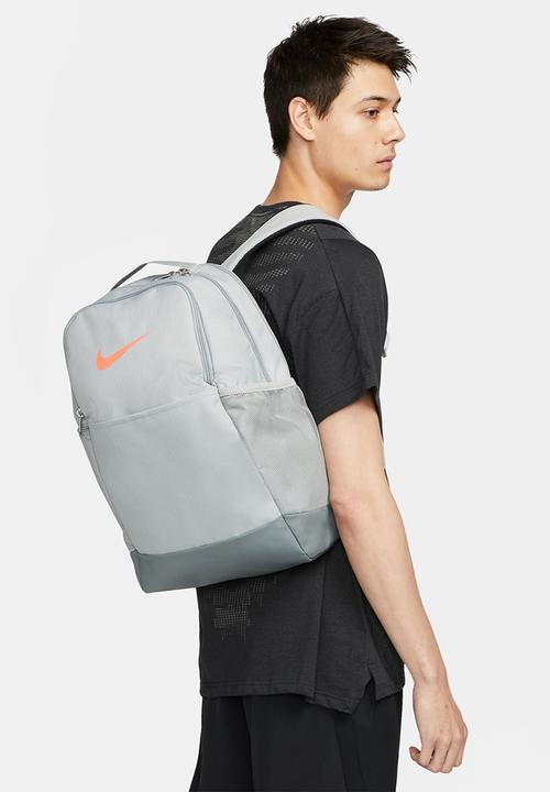 Nike - Nike brasilia 9.5 - lt smoke grey, smoke grey & orange trance