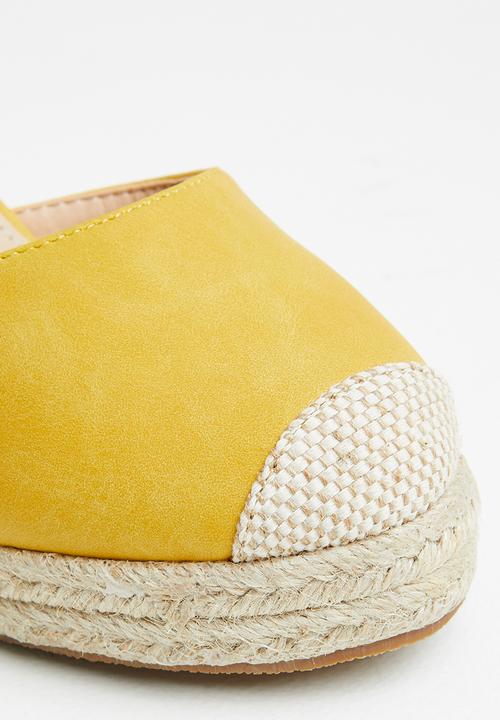 Miss Black - Hooked1 espadrille wedge heel - yellow
