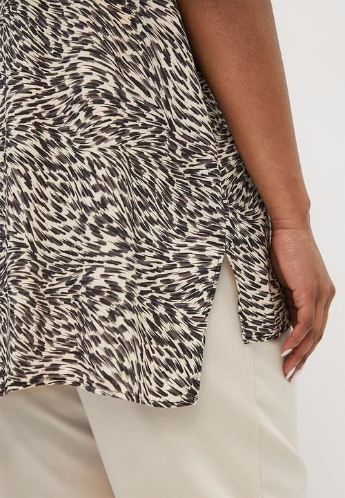 edit Plus - V-neck hi-low shell - stone & black