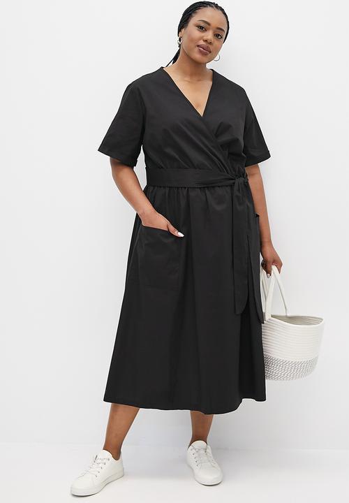 edit Plus - Short sleeve cotton wrap dress - black