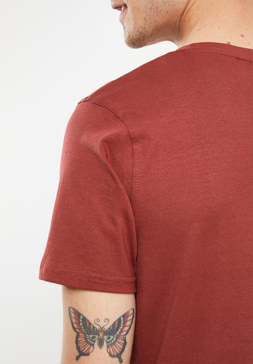 Crosshatch - Beswick ch pocket badge tee - burgundy