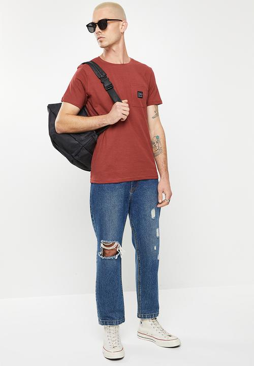 Crosshatch - Beswick ch pocket badge tee - burgundy