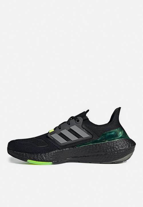 adidas Originals - Ultraboost 22 - core black/iron met./beam green