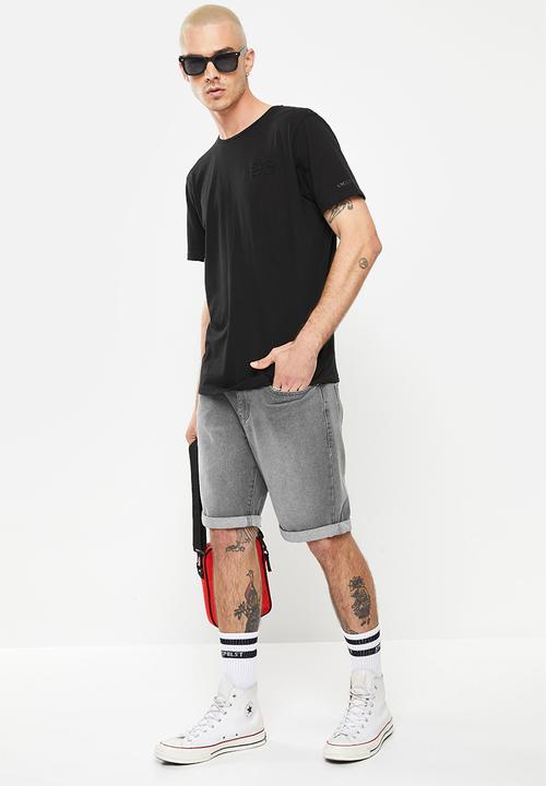 Crosshatch - Beswick ch pocket badge tee - black