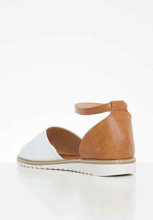 Butterfly Feet - Walnut 1 ankle tie sandal - white