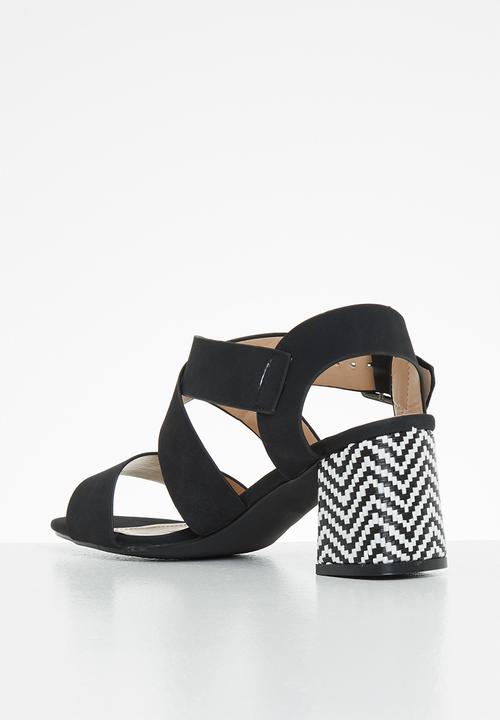 Butterfly Feet - Nicolsen 2 ankle tie block heel - black