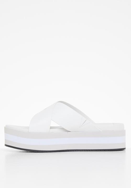 Calvin Klein - Flatform sandal crisscross - bright white