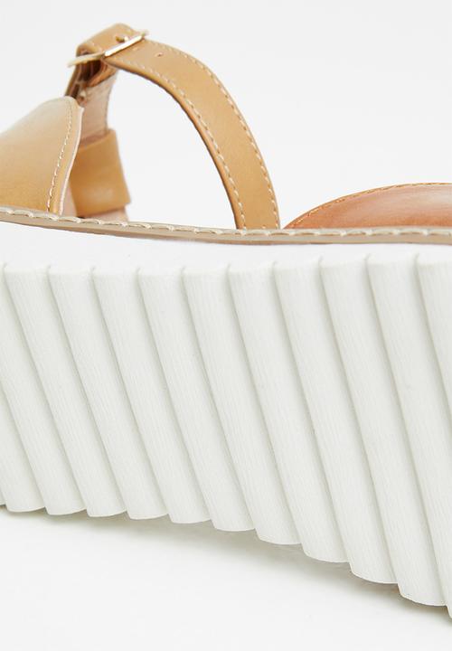 Butterfly Feet - Walnut 1 ankle tie sandal - tan