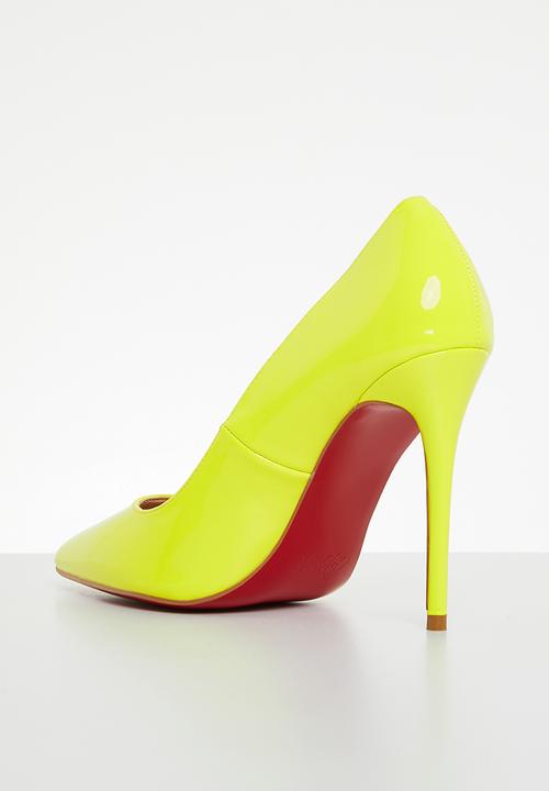 Miss Black - Lou19 barely there court heel - yellow