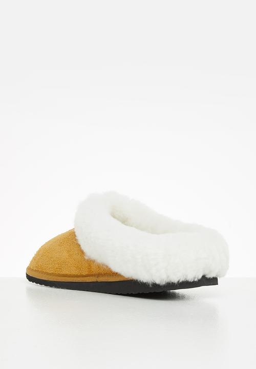 Karu - Sleek suede slipper - calypso mustard