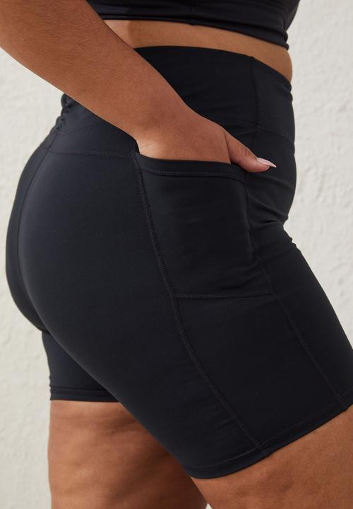 Cotton On - Curve active booty lift ruched recycled bike short - black