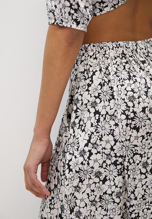 MILLA - Co-ord printed satin circle skirt - retro mono floral