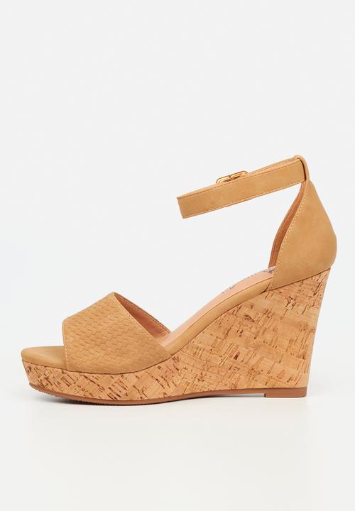 Butterfly Feet - Debra 4 wedge heel - camel