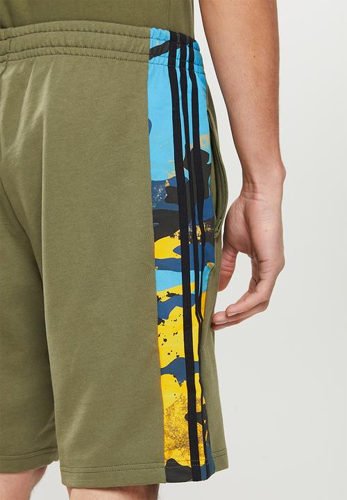 adidas Originals - Camo short m - focus olive