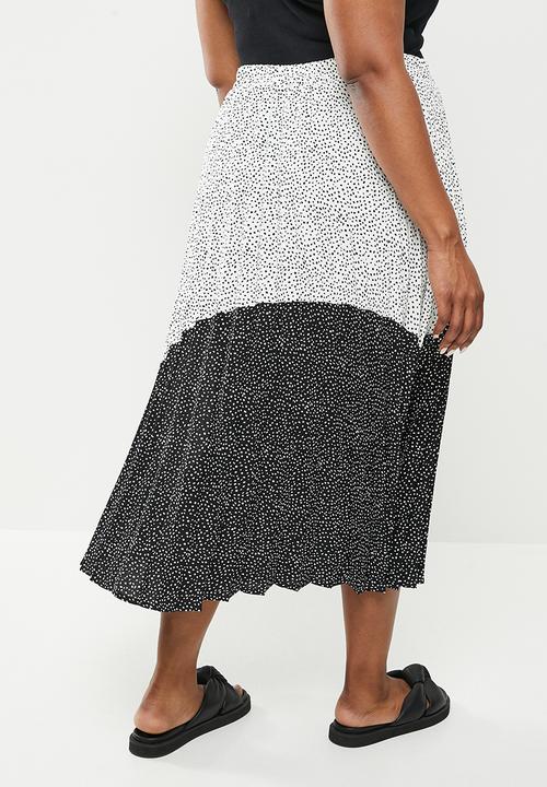 Me&B - Plus printed sunray pleated skirt  - white & black