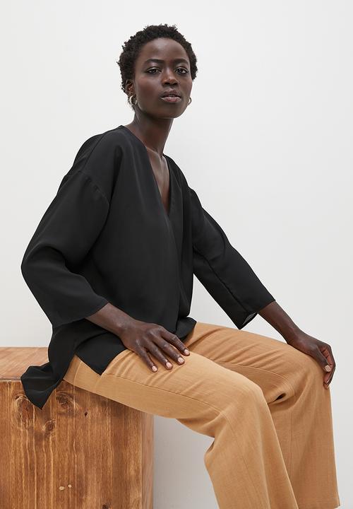 edit - V-neck hi low hem shell - black