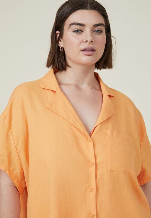 Cotton On - Curve haven short sleeve shirt - soft orange
