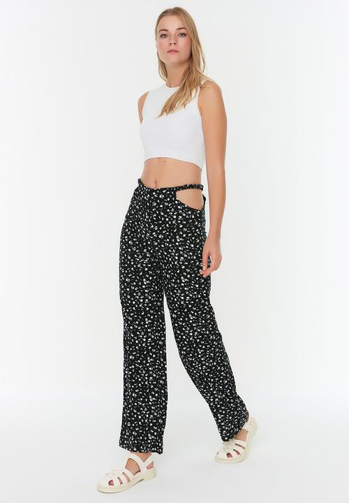 Trendyol - Cut out detailed trousers - black