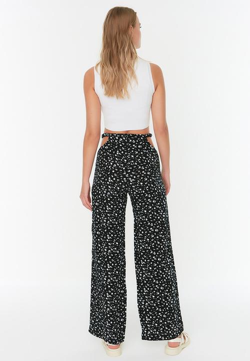 Trendyol - Cut out detailed trousers - black