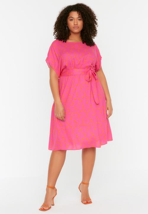 Trendyol - Plus belted woven dress - fuchsia