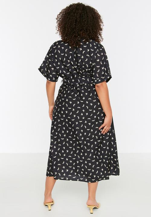 Trendyol - Plus patterned belted slit detailed woven dress - black