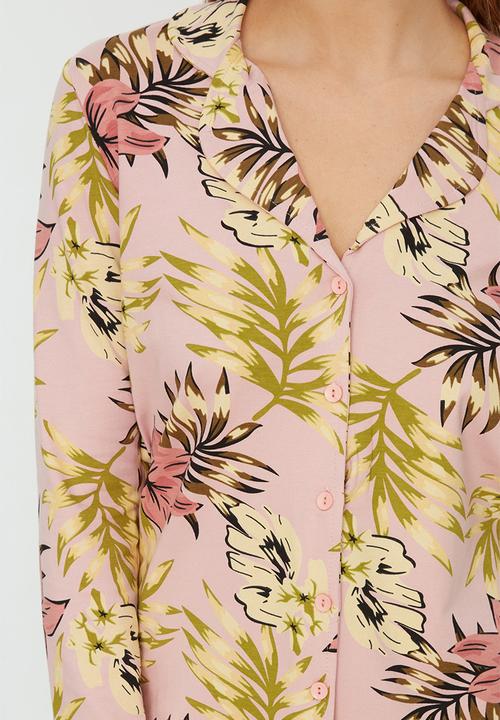 Trendyol - Floral patterned knit pajamas set - pink