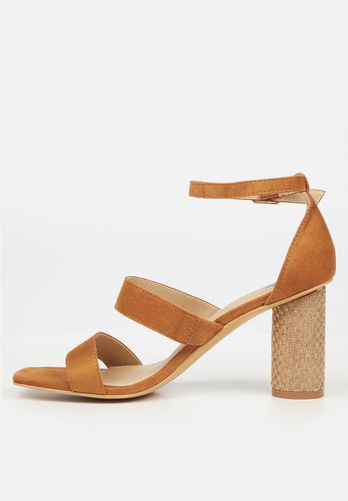 Butterfly Feet - Grace 1 ankle tie block heel - camel
