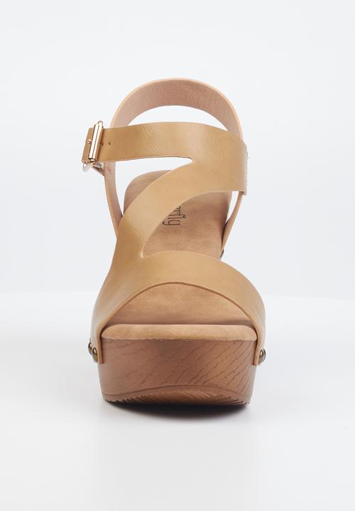 Butterfly Feet - Kayla 1 block heel - beige
