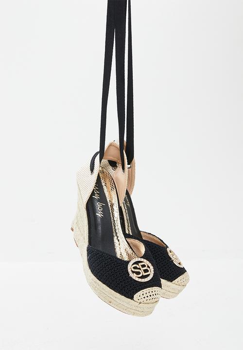 SISSY BOY - Knotted up wedge heel - black