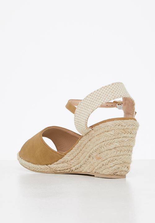 Butterfly Feet - Robyn 1 espadrille wedge heel - tan