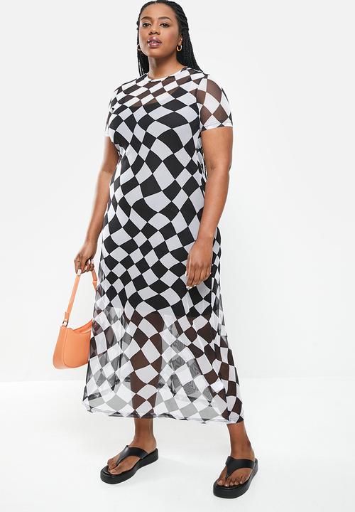 Me&B - Plus maxi mesh dress - black & white illusion check