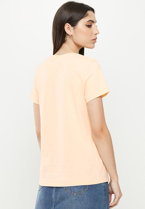 Levi’s® - The perfect tee poster logo - peach puree