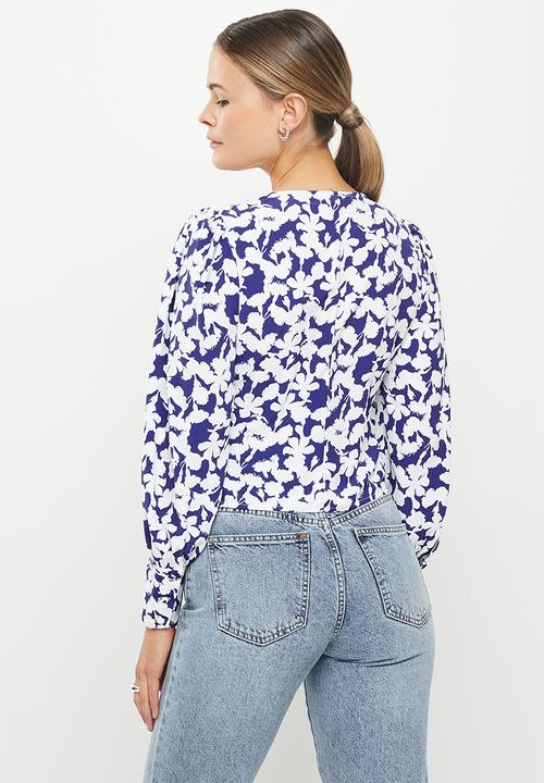 Glamorous - Blue block floral v-neck printed blouse - blue